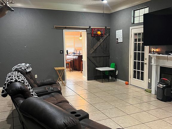 3rd image of 610 Pecos St