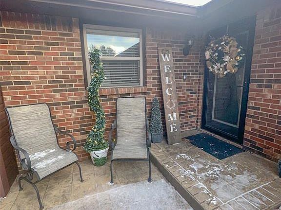 3rd image of 5 S Fairway Dr
