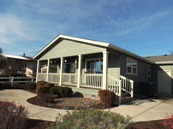 303 Kingsley Dr, Grants Pass, OR 97526