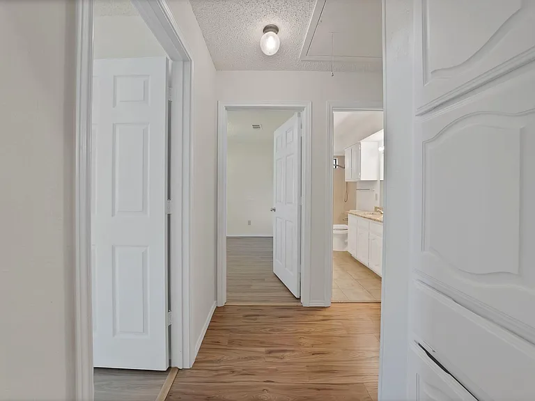 4316 Hartford Dr — Photo 3