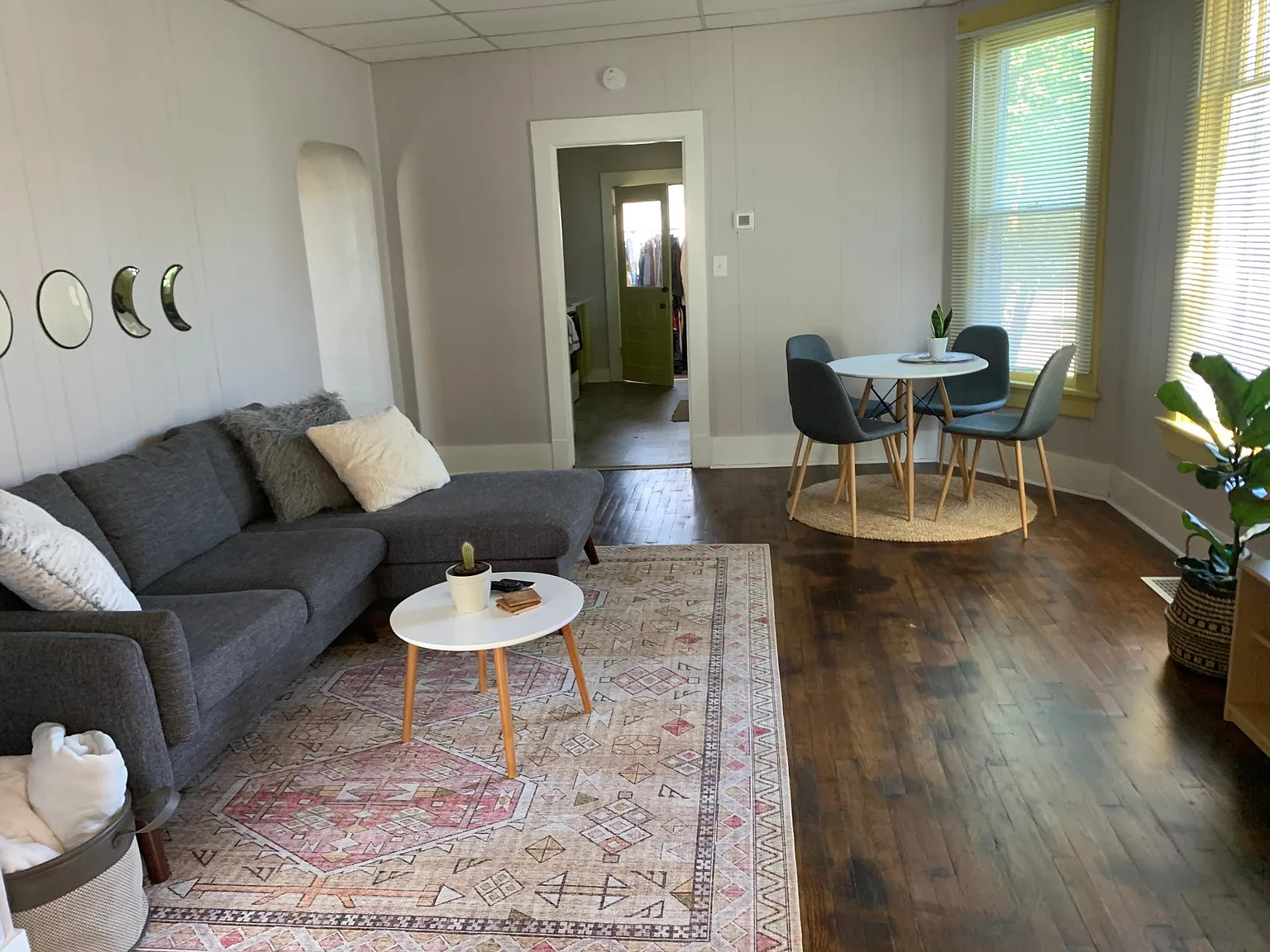 607 E Pierce St — Photo 4