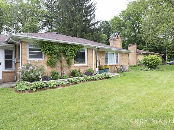 3rd image of 1446 Seymour Ave NW