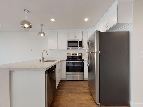 3rd image of 909 6th Ave N #20654503