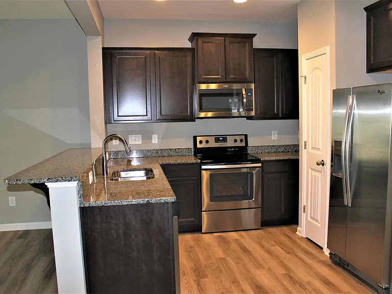 1084 Kenross Dr — Photo 6