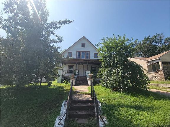 2nd image of 1015 Main St