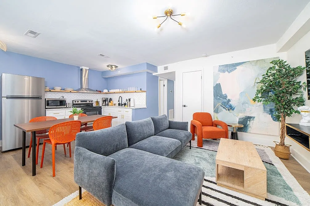 2 bed, 800 sqft, $3,000 — Photo 1