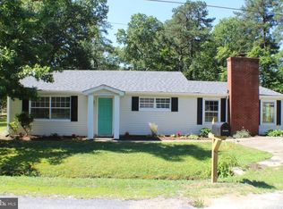 15 Cedar Ln, Colonial Beach, VA 22443