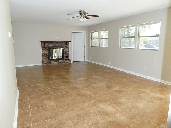 3rd image of 3609 S Lakewood Dr