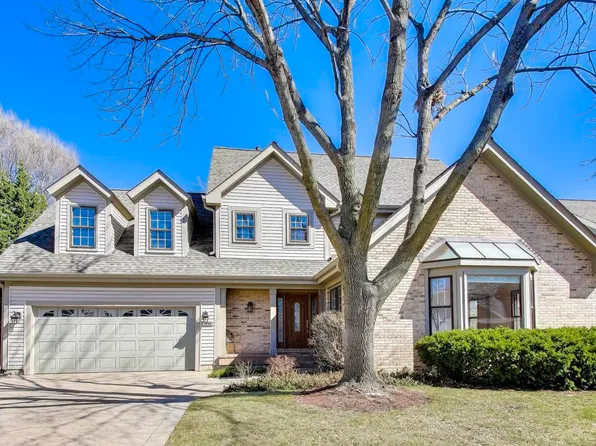 1219 Montego Ct, Elk Grove Village, IL 60007