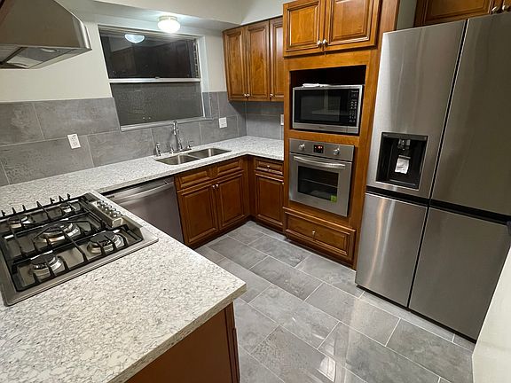 3rd image of 2107 Williamsburg Ct S