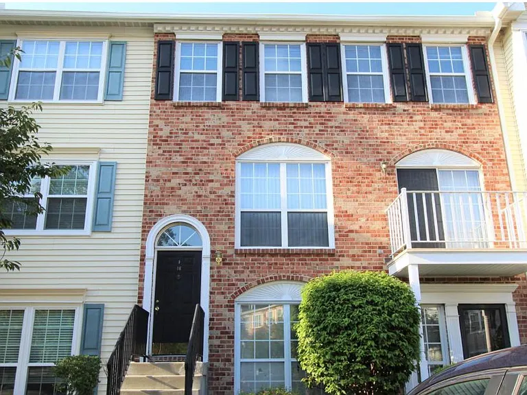 46 Versailles Ct — Photo 4