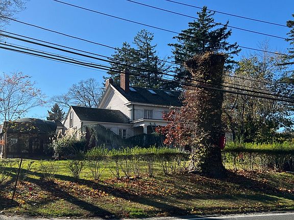5th image of 105 N Ferry Rd