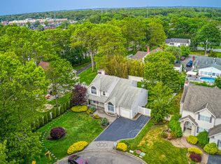 7 Kestler Ct, Port Jefferson Station, NY 11776