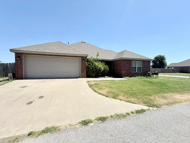 4 bed, 1870 sqft, $2,000 — Photo 2
