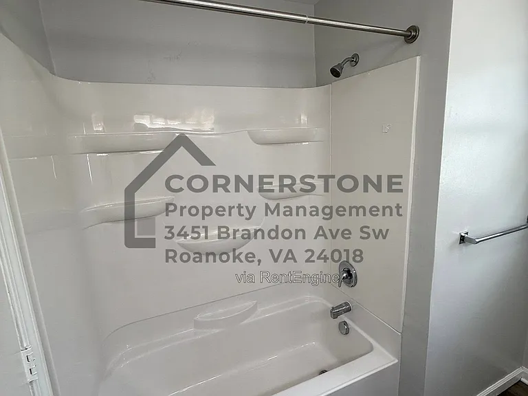 1103 Lakeview Pl — Photo 12