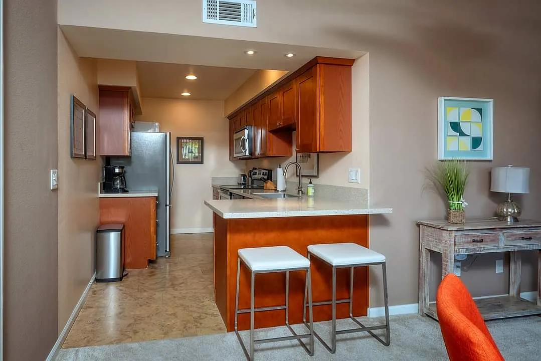 2 bed, 849 sqft, $2,200 — Photo 3
