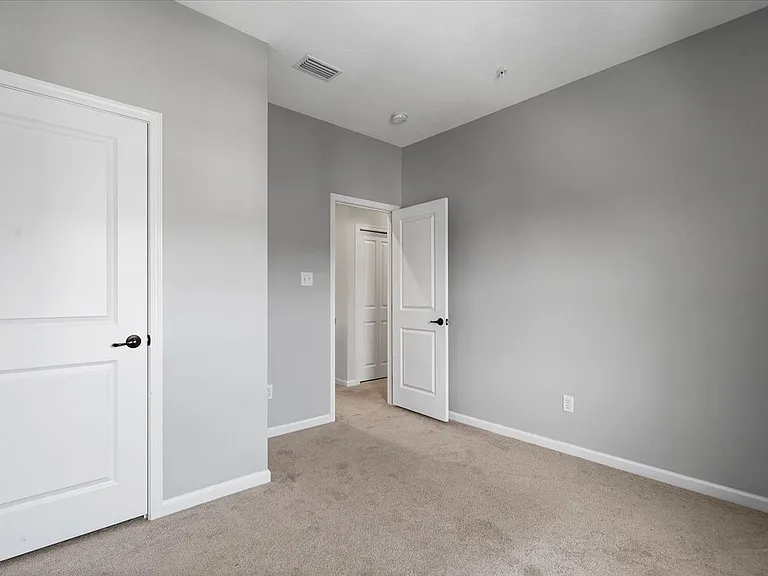150 Curtis Ct — Photo 5