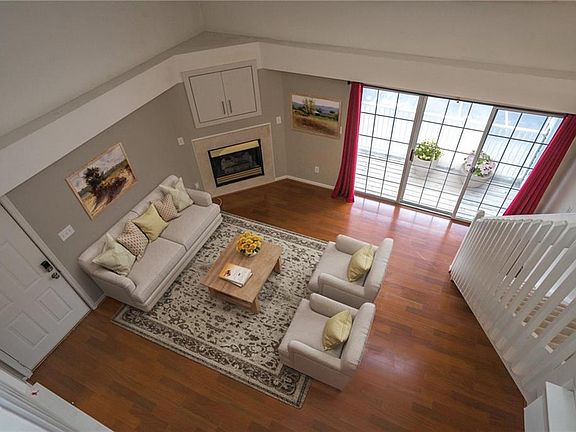 3rd image of 900 Charnell Dr APT 300