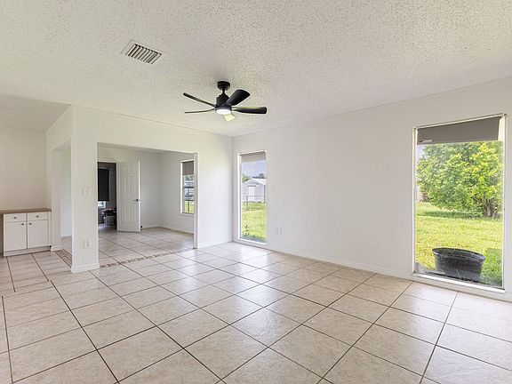 5th image of 2535 Ivanhoe St