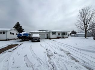 2801 Highland Ct, Muscatine, IA 52761