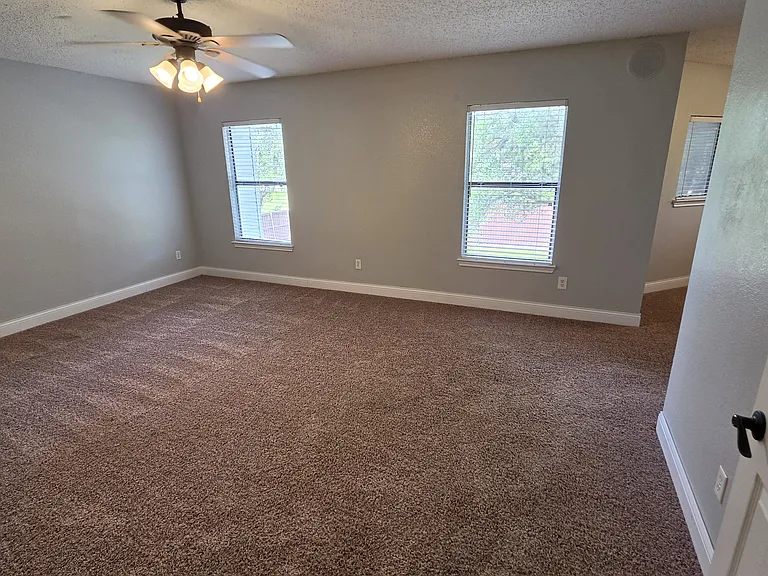 6511 White Oaks Ln — Photo 20