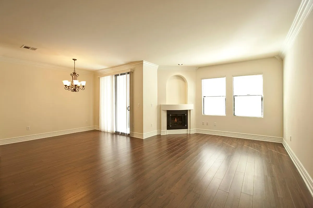 13940 Moorpark St — Photo 1