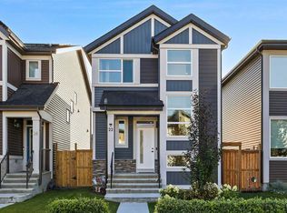 22 W Wolf Creek Mnr SE, Calgary, AB T2X 3Z8