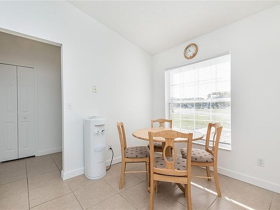 5th image of 11526 Foxglove Dr