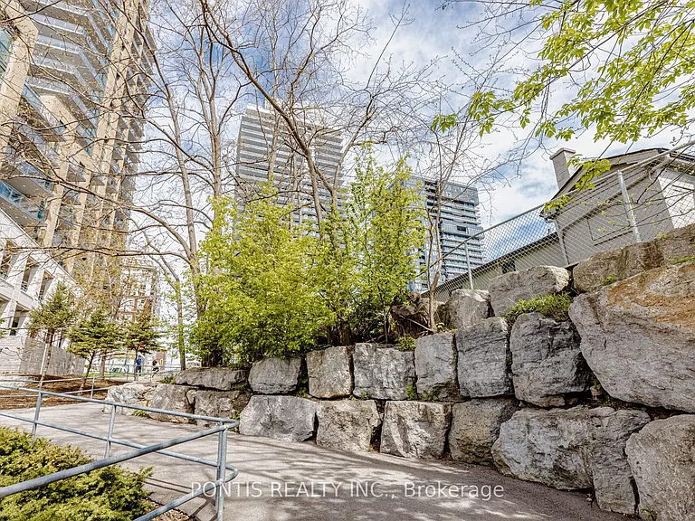2075 Lakeshore Rd #404 — Photo 27