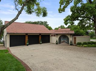 217 NW Locust St, Lees Summit, MO 64064