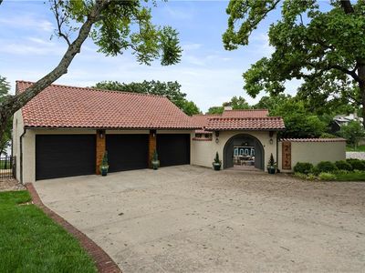 217 NW Locust St, Lees Summit, MO, 64064