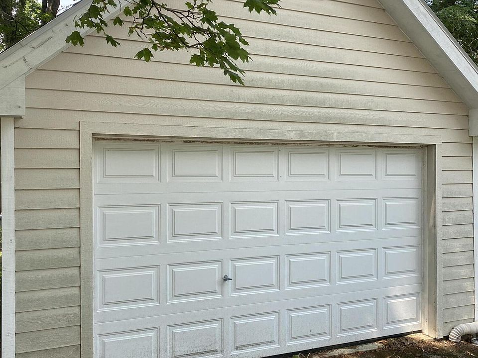 2nd image of 204 W Main St
