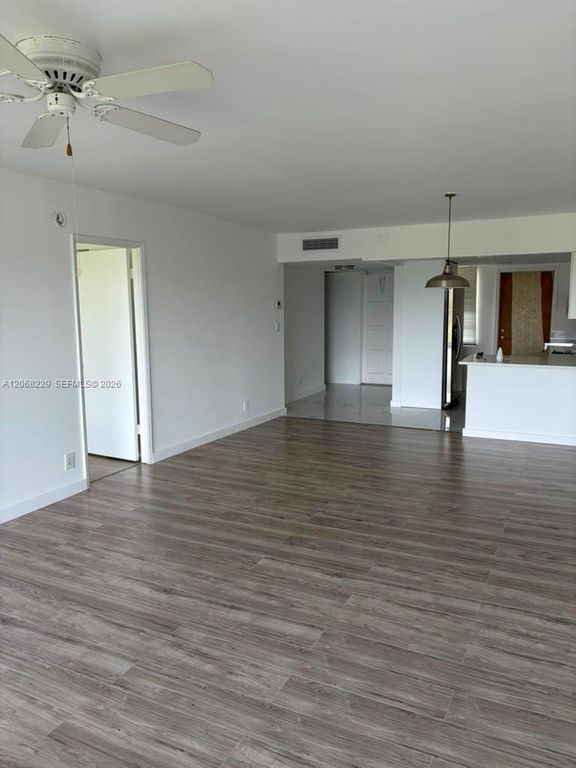 3050 N Palm Aire Dr APT 707, photo 8