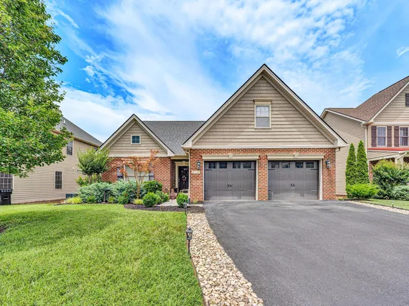 2532 Russlen Dr, Salem, VA 24153