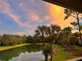 321 Robin Hood Cir, Naples, FL