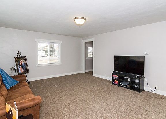 2nd image of 5113 E Owens Ave