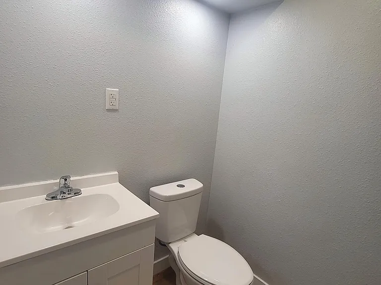 511 32nd St #5 — Photo 5
