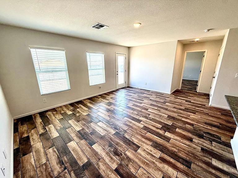 2208 E Clear Creek Dr — Photo 9