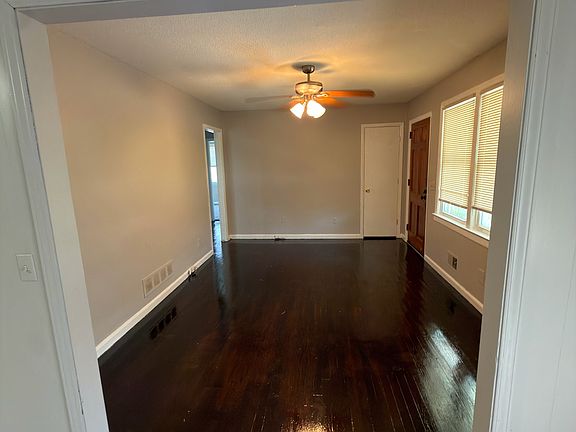 2nd image of 1722 Carousel Cir
