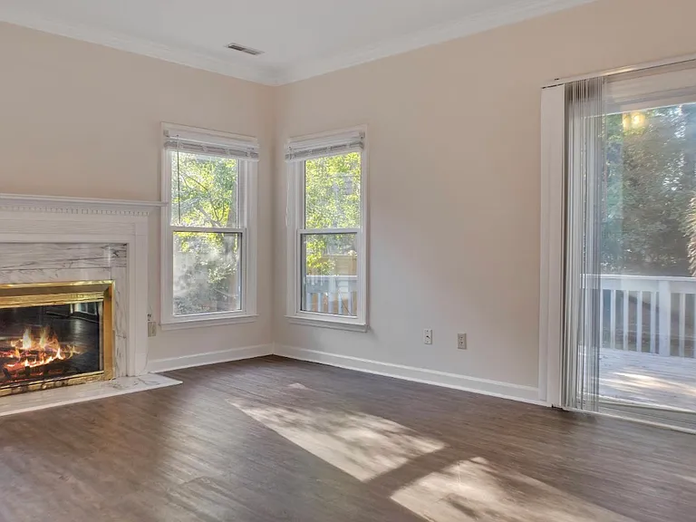 207 Essex Dr — Photo 10