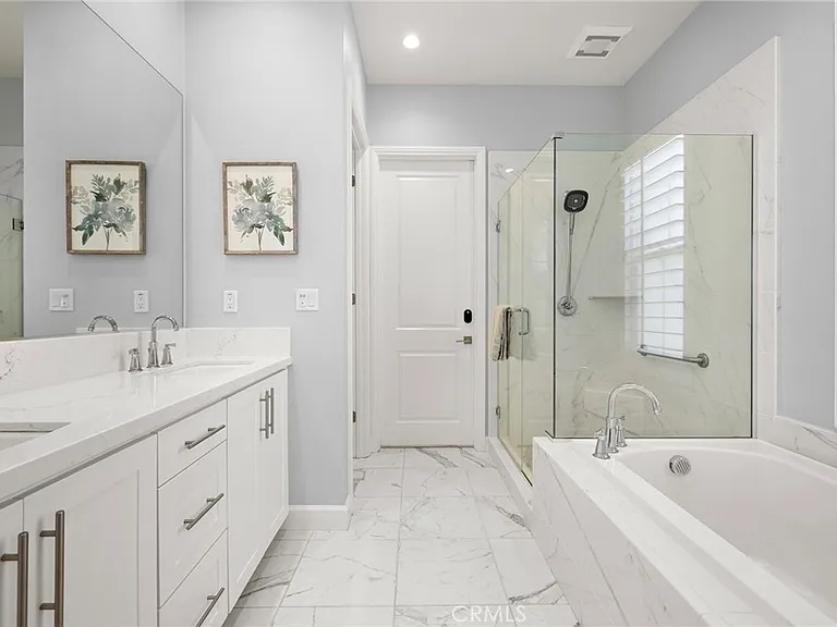 72 Henson — Photo 13