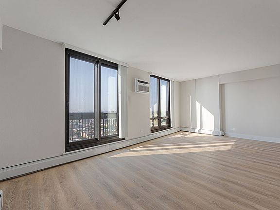 5th image of 6166 N Sheridan Rd APT 26H