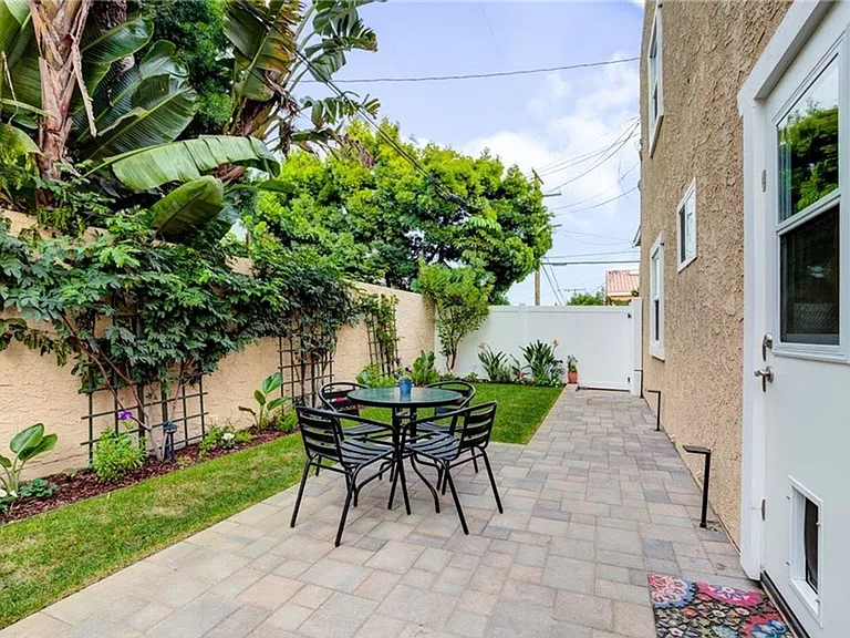 2521 Voorhees Ave #1 — Photo 20