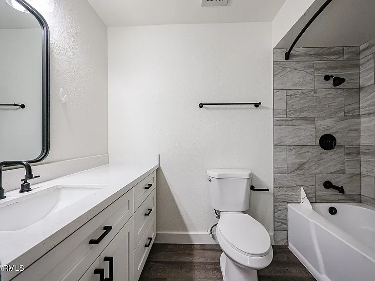 1803 W Maryland Ave — Photo 29