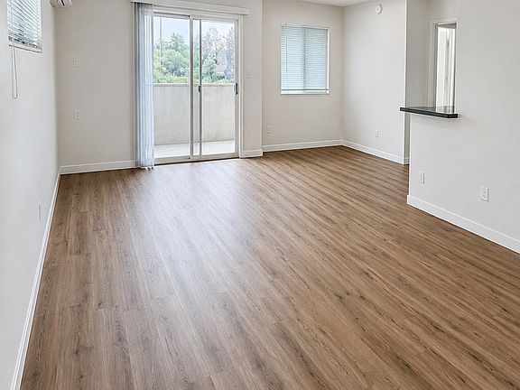 3rd image of 13238 Vanowen St #8