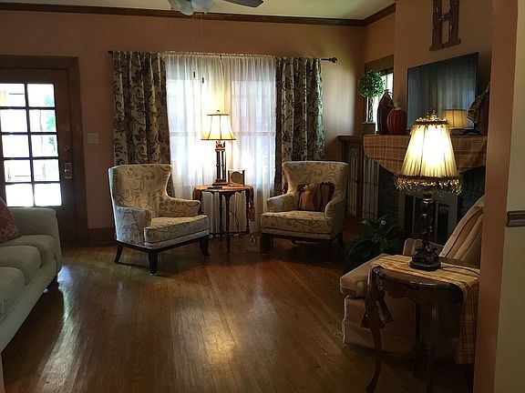 Living room south wall14x13