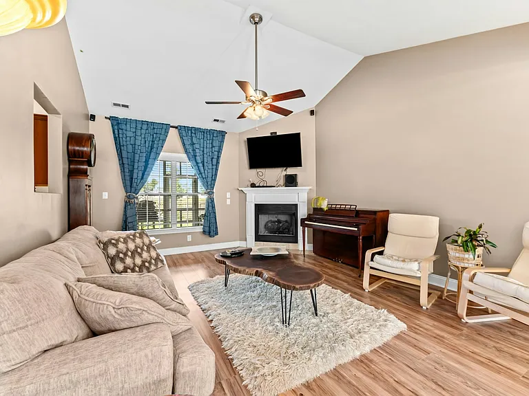 3234 Austin Ave — Photo 7