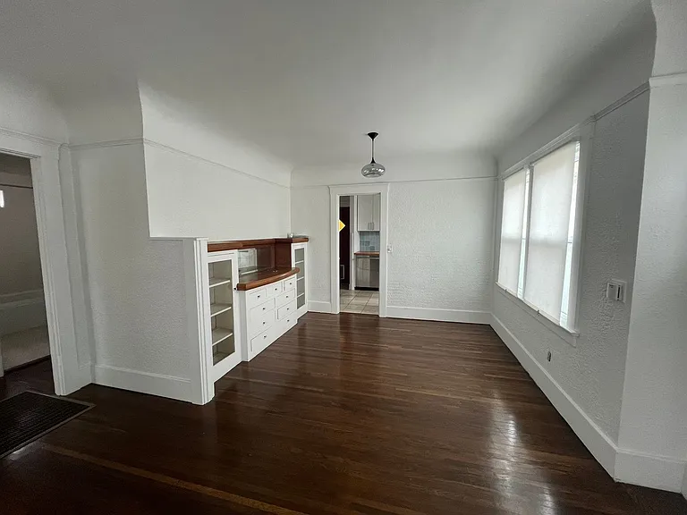 2111 Meade Ave — Photo 2