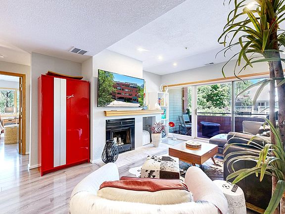 4th image of 624 Pearl St #203