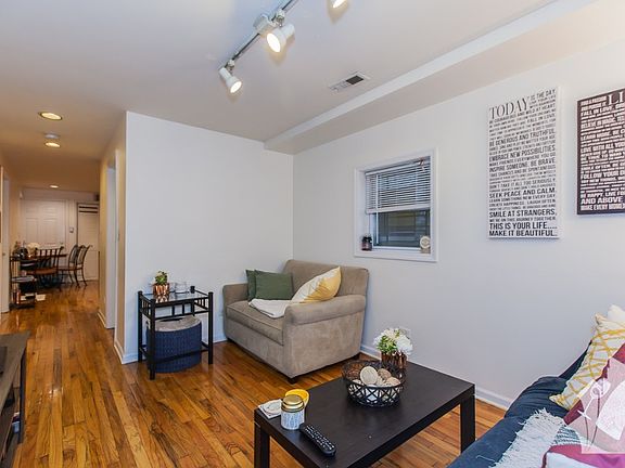 4th image of 1433 W Oakdale Ave #G